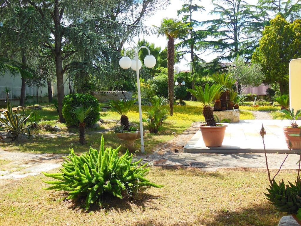 B&B Villa Garden Бишелие Екстериор снимка